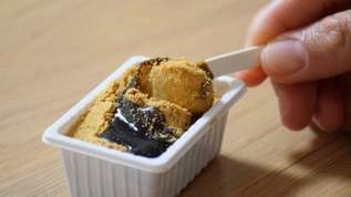 マジか「信玄餅の正しい食べ方」に異論噴出→ネット民「山梨県民ですがこの食べ方は知りませんでしたね」「何が楽しい？この食べ方の」「嘘つかないでください！！」「お！食べやすいかも」（1）